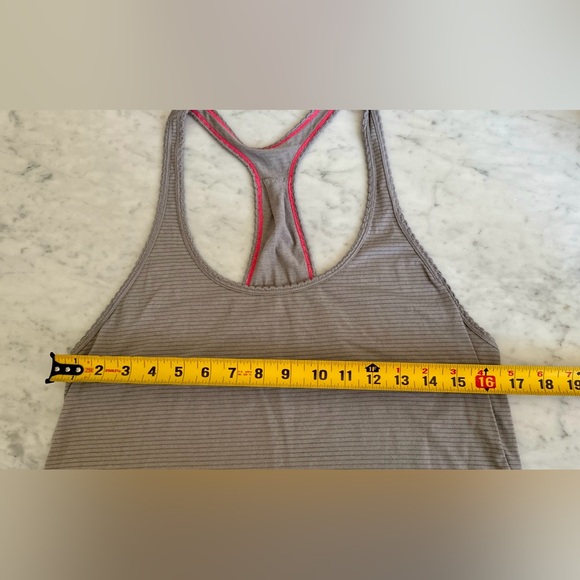 LuluLemon Women’s Grey Gray Racerback Scalloped Edge Tank Top Size 6 Or 8 Medium - Picture 5 of 5
